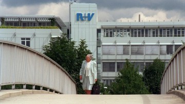 Die Wiesbadener Filialdirektion der R+V Versicherung, aufgenommen am 17.8.1999.
