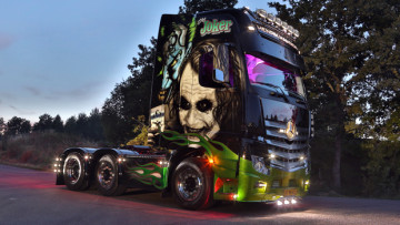 Showtruck Mercedes Actros als "Joker"