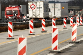 Funk soll Lastwagenfahrer vor Baustellen warnen