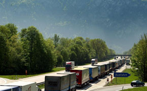 Österreich: Asfinag baut mehr LKW-Parkplätze