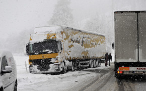 Italien: Straßen wegen Schneefalls gesperrt