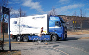 Volvo Trucks will Rechtsabbiegen sicherer machen