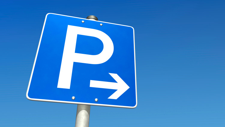 Unfall auf offenem Parkplatz kann als Betriebswegeunfall gelten