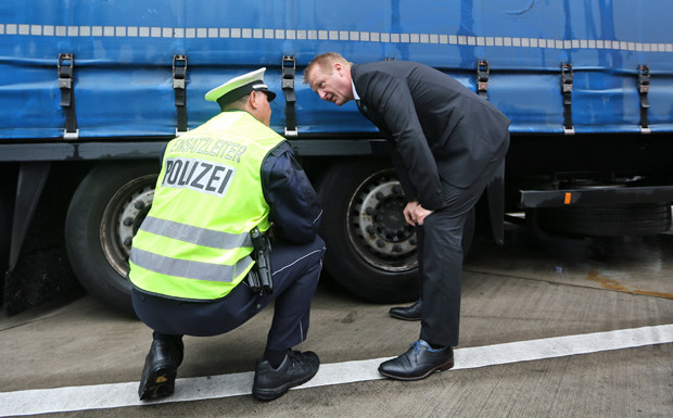 Lkw-Großkontrolle: Polizei suchte manipulierte Fahrtenschreiber