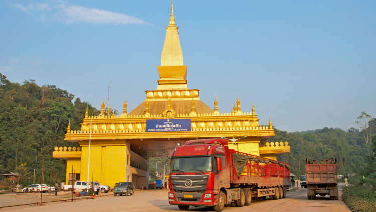 Trucking in Indochina: Auf der Route der Franzosen