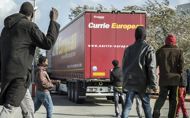 Migranten in Calais: Ansturm auf LKW