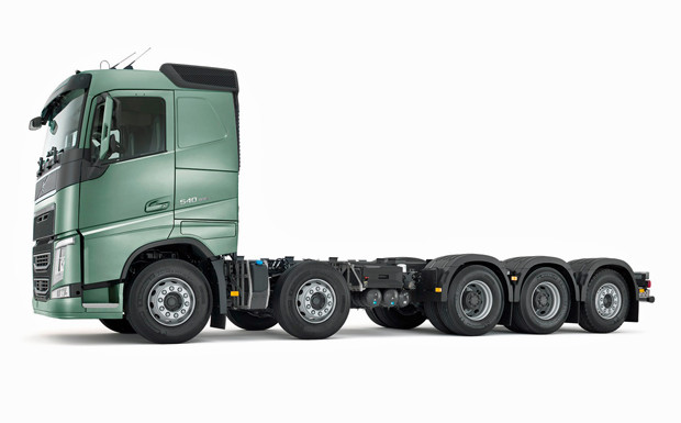 Volvo Trucks: Eine Achse mehr und leichter lenken