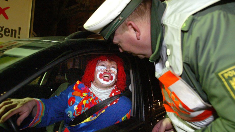 Clown im Fahrzeug