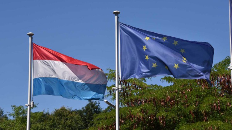 Flaggen Luxemburg EU