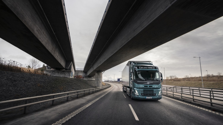 Volvo Trucks starten Serienproduktion von schweren E-Lkw