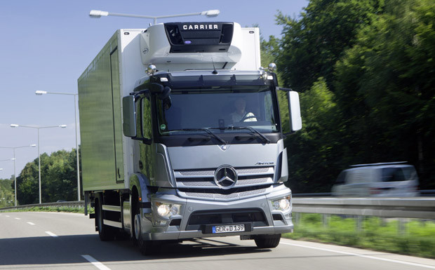 Mercedes Antos: GPS-Tempomat für alle Motoren