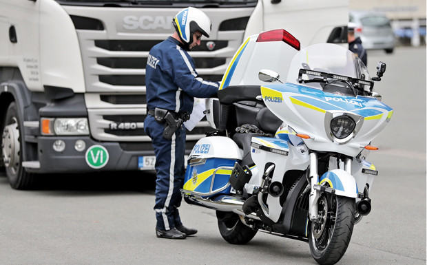 Polizei Chemnitz kontrolliert auf Hightech-Motorrädern