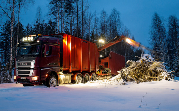 Finnischer Holzfahrer auf Sisu Polar-Stern