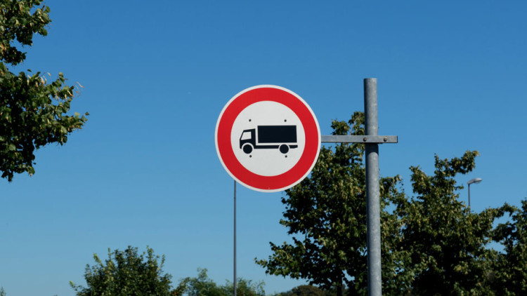 Bayern: Sonntagsfahrverbot für Lkw bis Ende Februar ausgesetzt