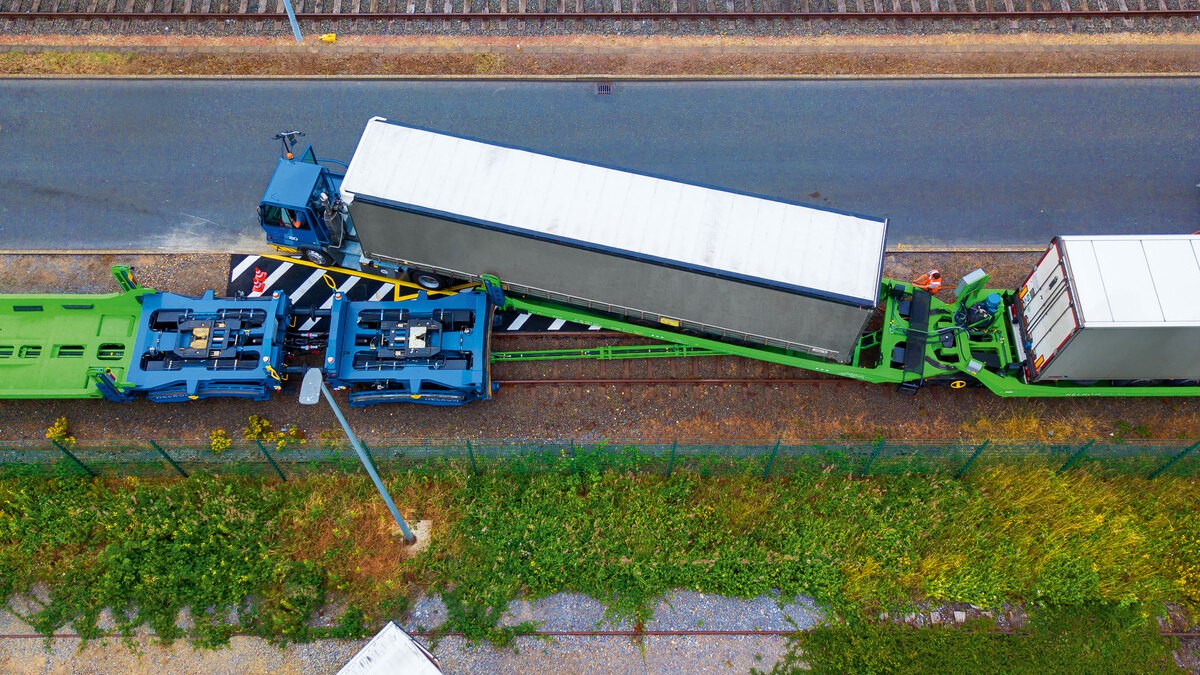 Trailer technology from Hellrom and Bayernhafen aims to place goods on rails