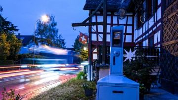 Eine Radarfalle steht an der Straße zwischen Kreuzlingen und Rohrschach am Gasthaus Sonne in Landschlacht, Gemeinde Münsterlingen, in der Schweiz