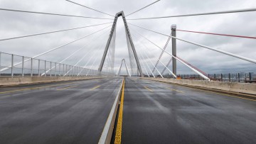 Blick auf die neue A!-Rheinbrücke in östliche Richtung, noch ohne Autos