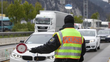 Lkw-Blockabfertigung an österreichischer Grenze lässt Verkehr fließen