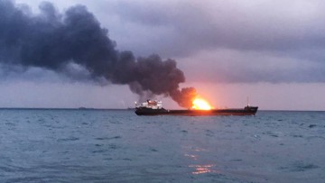 Mindestens zehn Tote bei Schiffsbrand vor Meerenge von Kertsch 