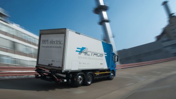 Rotterdam testet flexible Lieferzeiten für E-Lkw