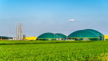 Biogas Anlage in der Landschaft