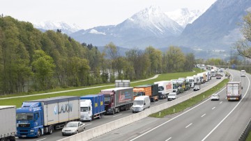 Lkw-Blockabfertigung führt zu Staus auf Bayerns Autobahnen