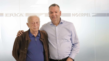 Erich Klaschka, Inhaber und Geschäftsführer der Spedition ERKA (links), und Stefan Noerpel-Schneider, geschäftsführender Gesellschafter der Noerpel-Gruppe