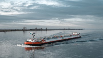 Binnenschiff_Rhein_HGK_Shipping