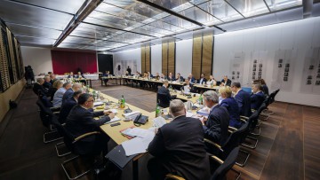 Vermittlungsausschuss am 21. Februar 2024 bei der Arbeit im Sitzungssaal des Ausschusses