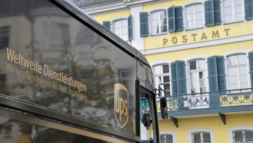 UPS, Zustellfahrzeug, Postamt Bonn