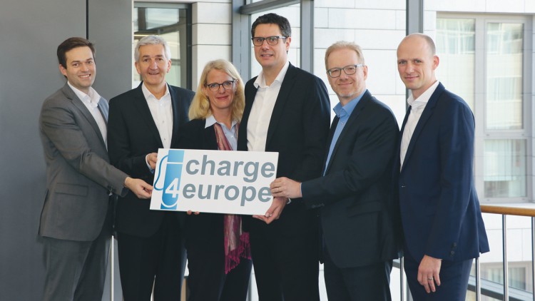 innogy und DKV gründen Joint Venture "Charge4Europe"