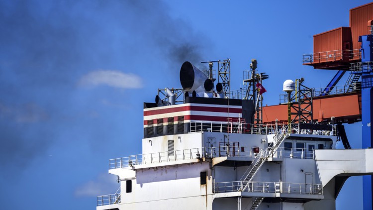 Containerschiff, Rauch, Schornstein