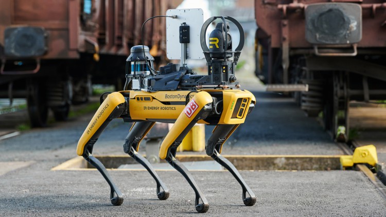 DB Cargo setzt den Roboterhund Spot zur Wagenortung und Radsatzwelleninspektion ein