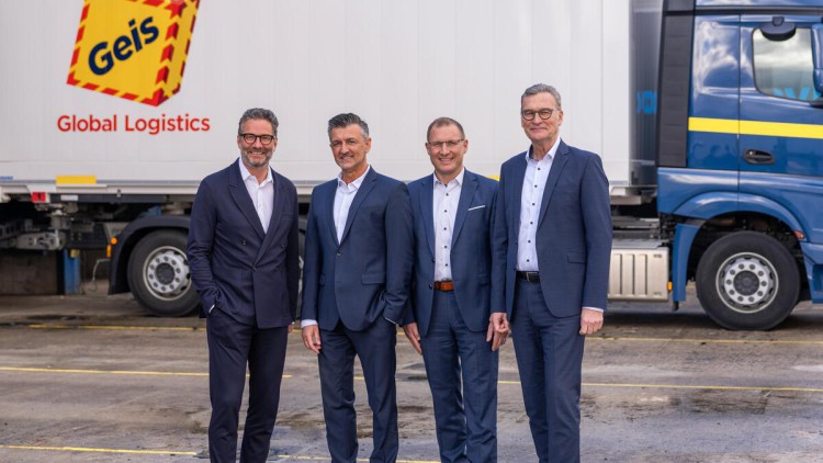 Jörg Rotthowe, Peter Gayer, Uwe Schleh und Klaus Stäblein bilden die erweiterte Führungsebene des Geschäftsbereichs Road Deutschland bei der Geis Gruppe (von links)