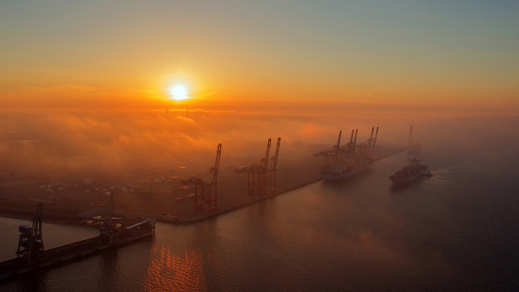 JadeWeserPort Wilhelmshaven erhöht Hafengebühren