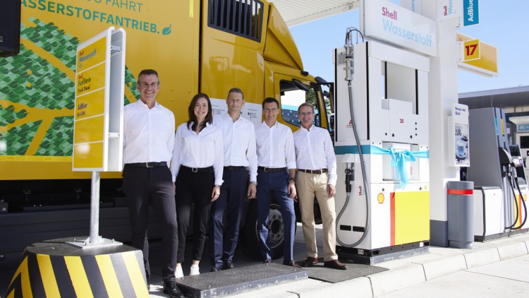 Eröffnung der Next Mobility Hub Wasserstoff-Tankstelle in Passau bei Paul Nutzfahrzeuge